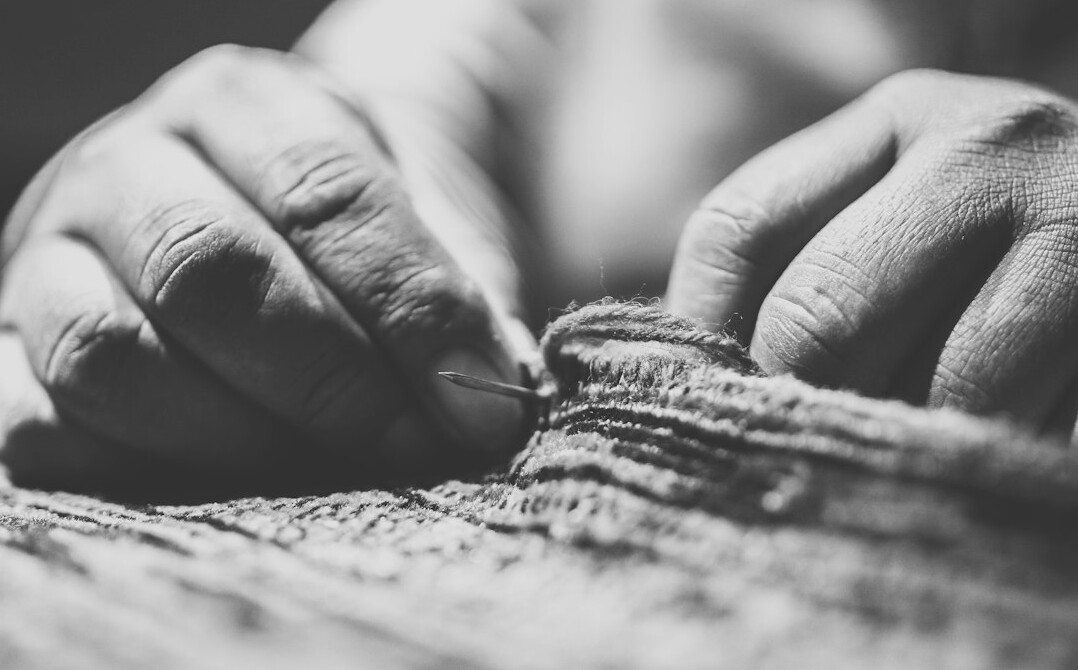 hands knitting wool